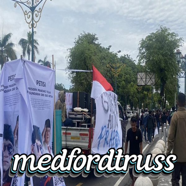 Massa Tolak Gus Miftah Mundur dari Utusan Presiden